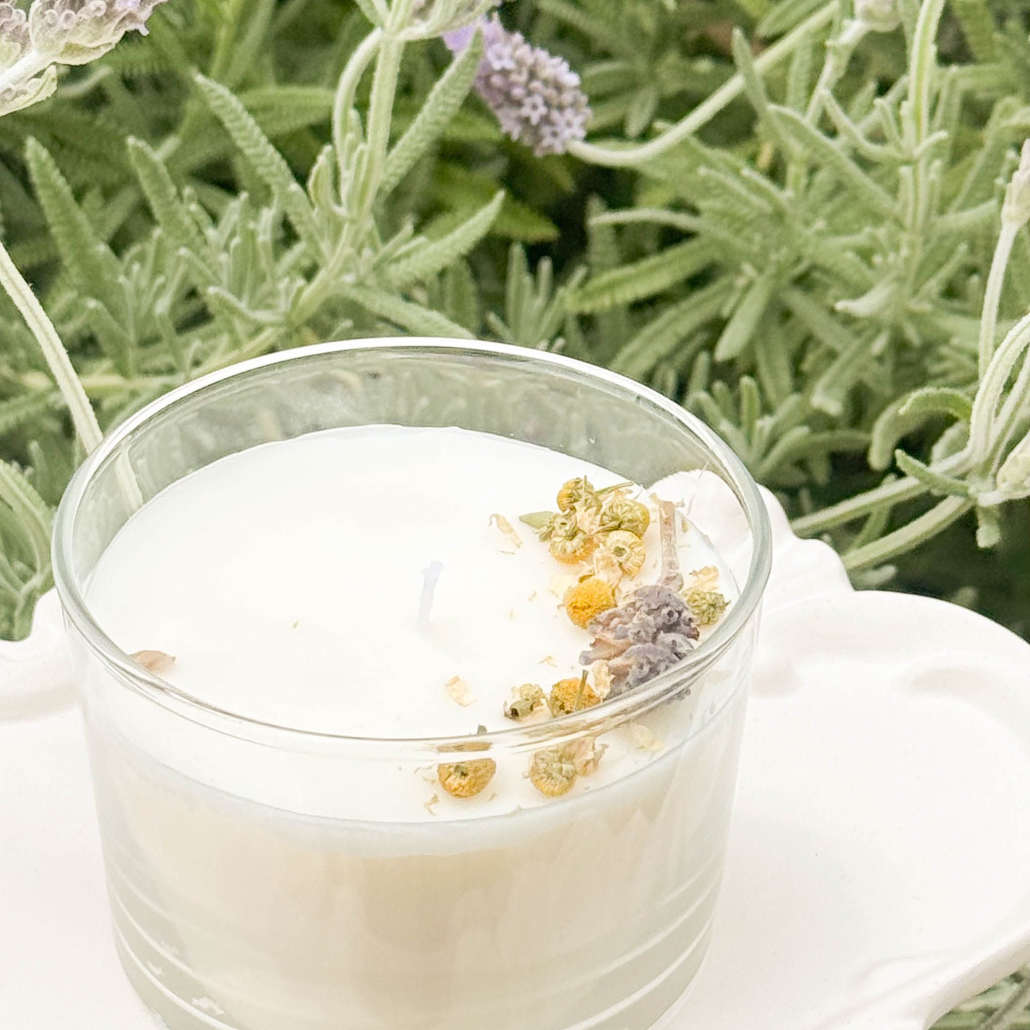 Vela manzanilla y lavanda - Imagen 3